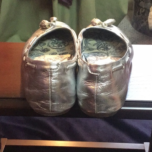 Cole Haan 💎 silver metallic tassel flats - Picture 8 of 10